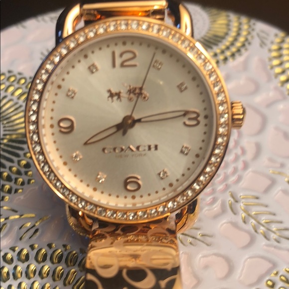 ⬇️NWT Coach Signature C Design Rose Gold Watch - Picture 5 of 5
